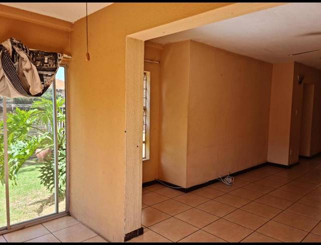 2 BEDROOM TOWNHOUSE FOR SALE IN DELVILLE